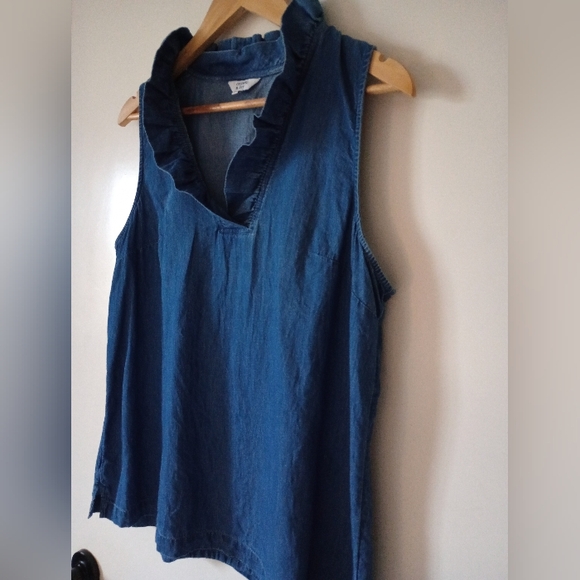 Crown & Ivy Sleeveless Chambray Top with Ruffle V-Neck 100% Cotton Size XL - Picture 5 of 9